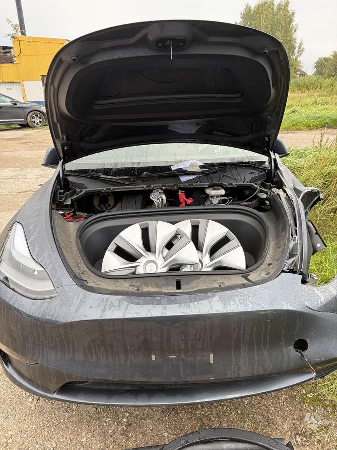 Tesla Model Y, 80 kWh, mpv / minivan