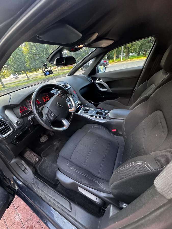 Citroen DS5, 1.6 l., hatchback