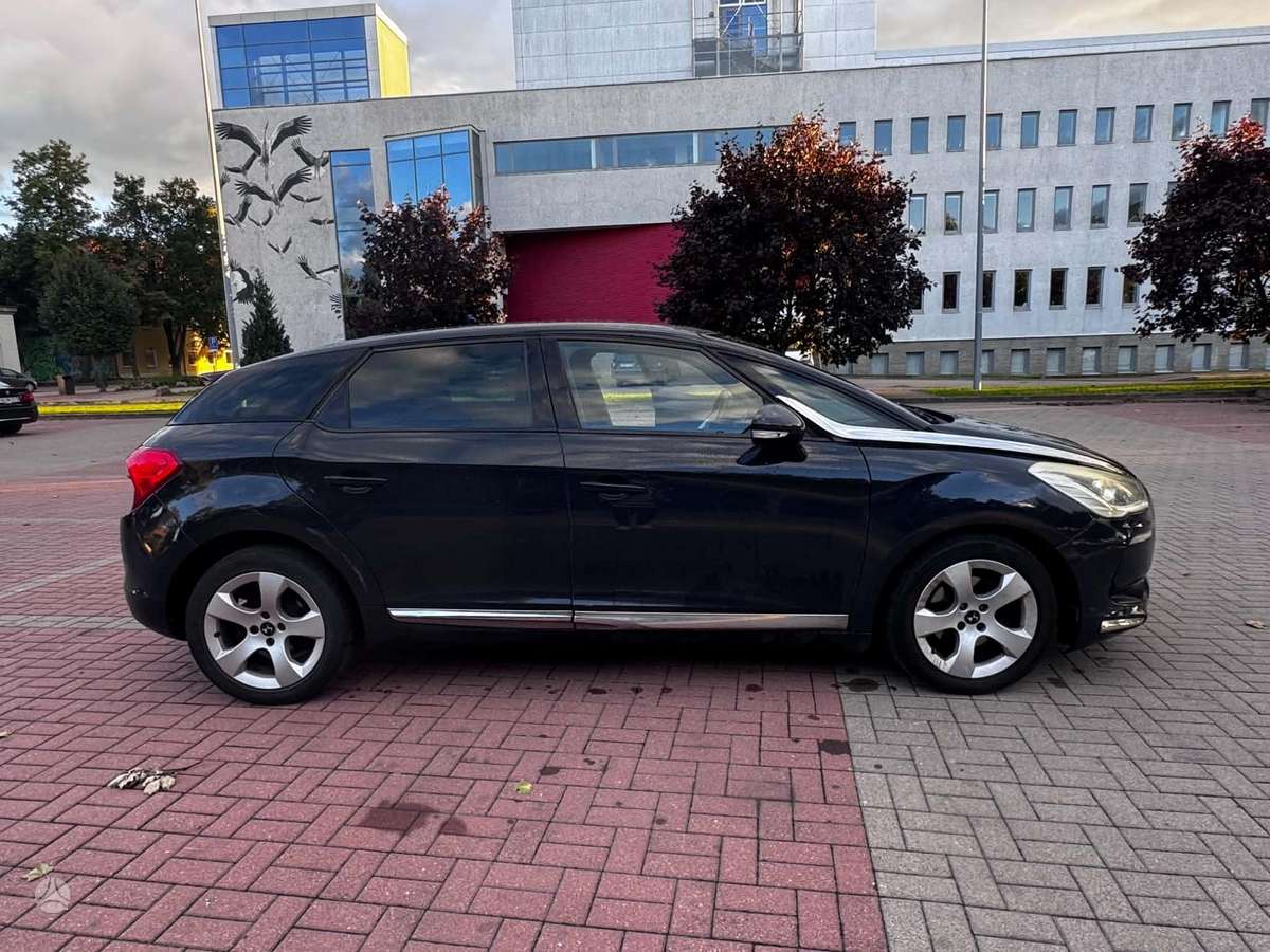 Citroen DS5, 1.6 l., hatchback