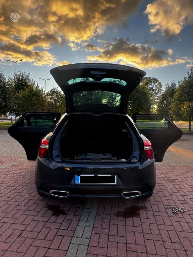 Citroen DS5, 1.6 l., hatchback