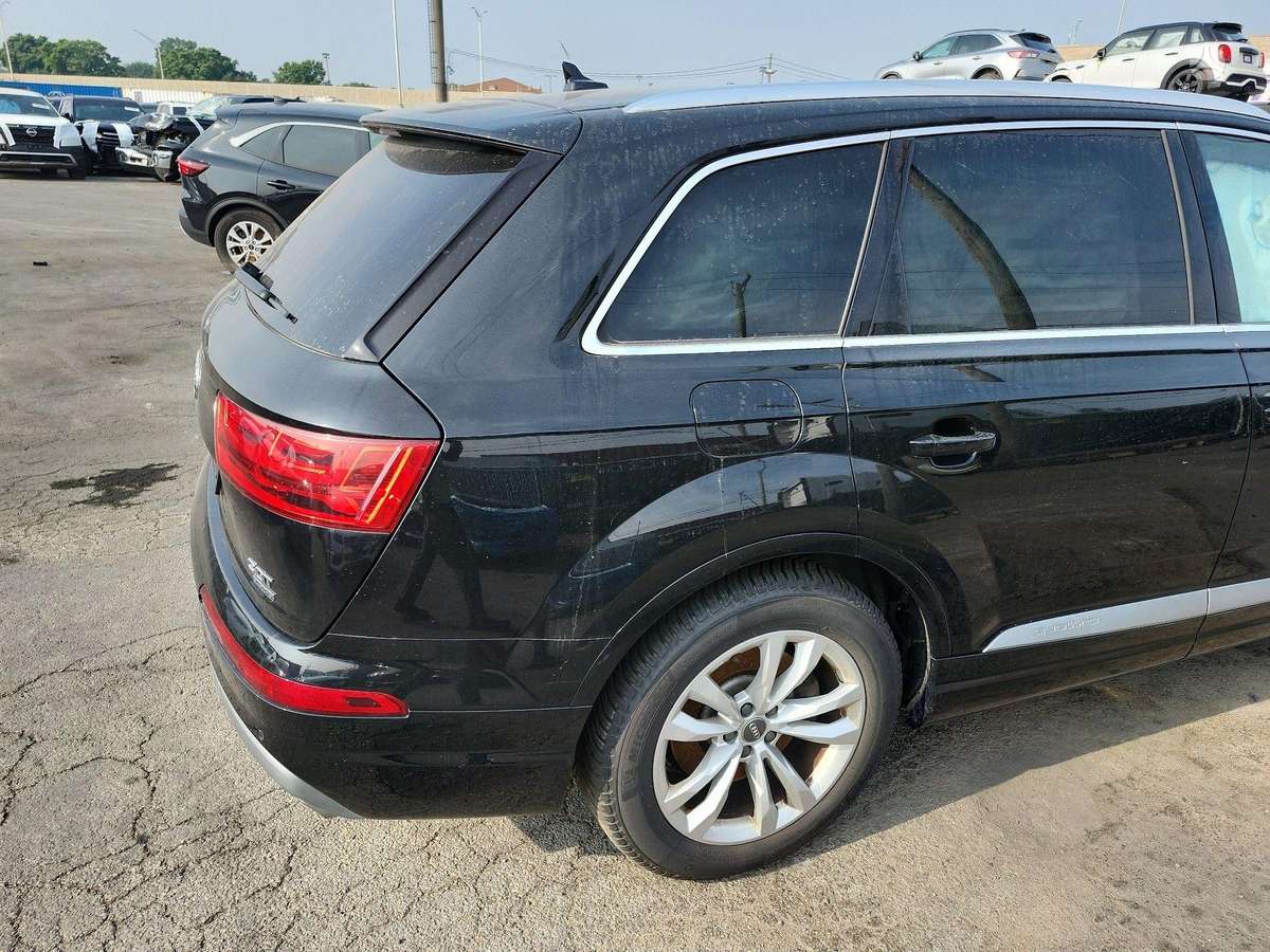 Audi Q7, 3.0 l., off-road / crossover