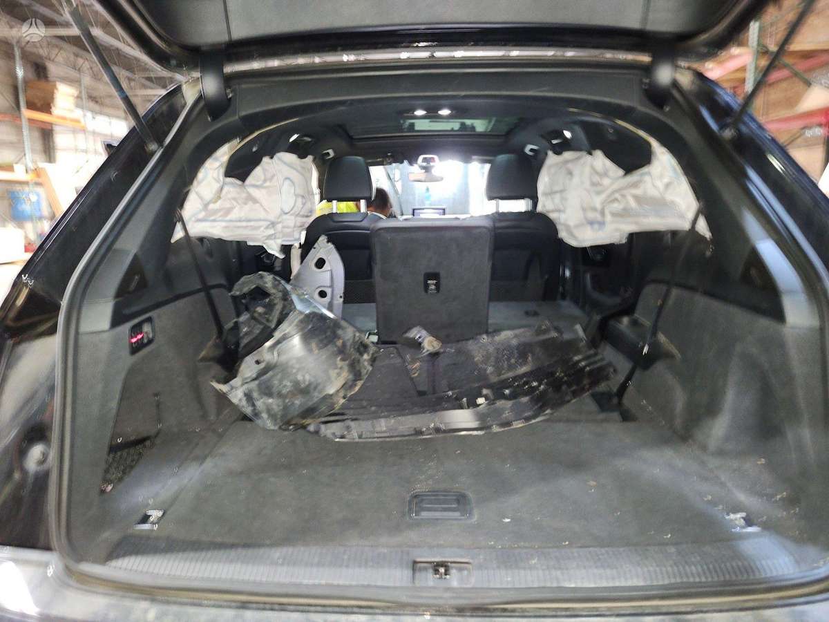 Audi Q7, 3.0 l., off-road / crossover