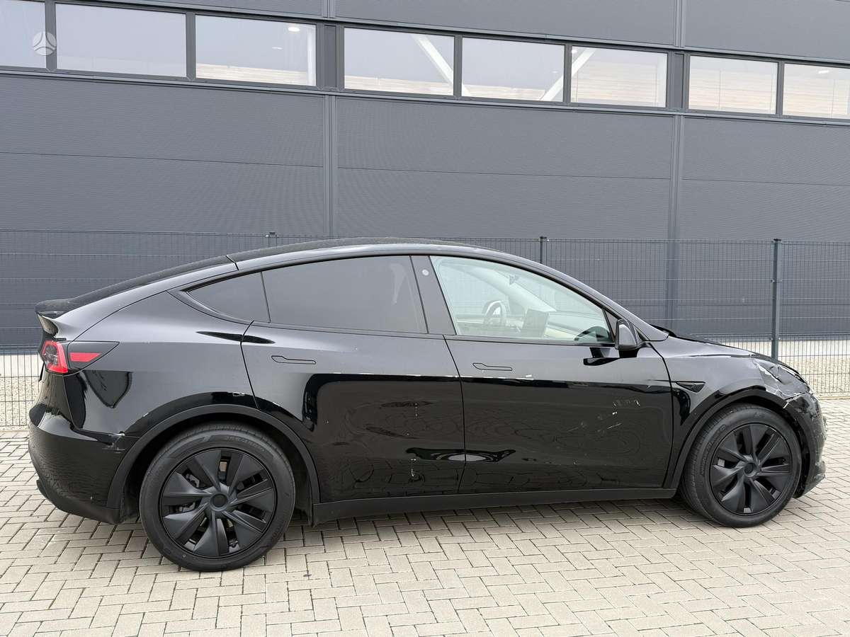 Tesla Model Y, 60 кВт·ч, Минивэн