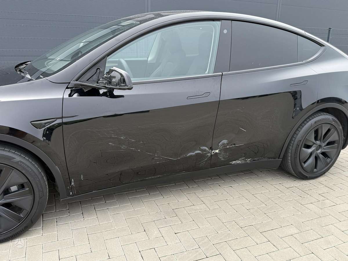 Tesla Model Y, 60 кВт·ч, Минивэн