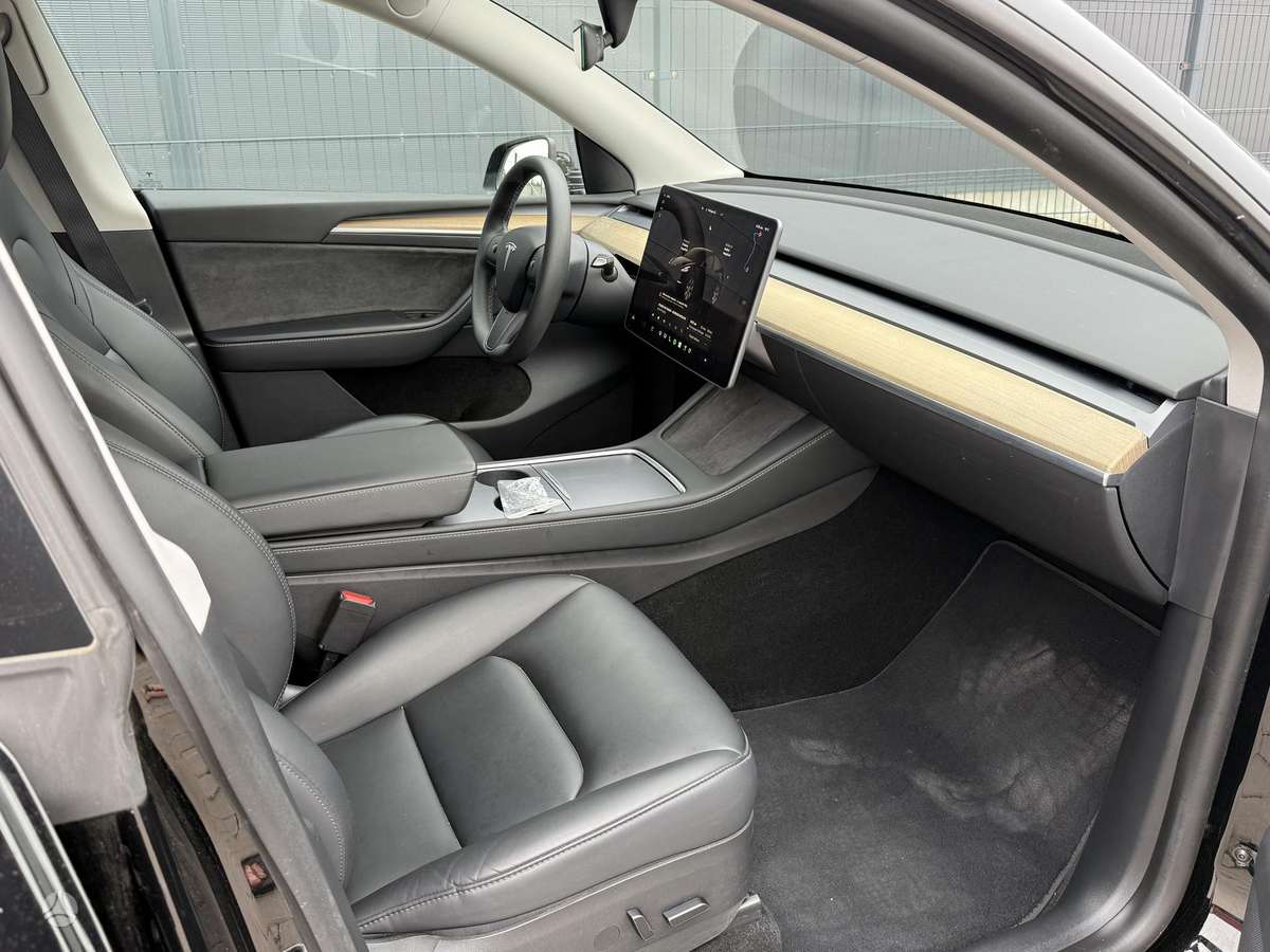 Tesla Model Y, 60 кВт·ч, Минивэн