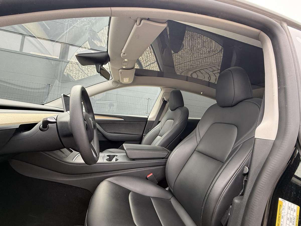 Tesla Model Y, 60 кВт·ч, Минивэн