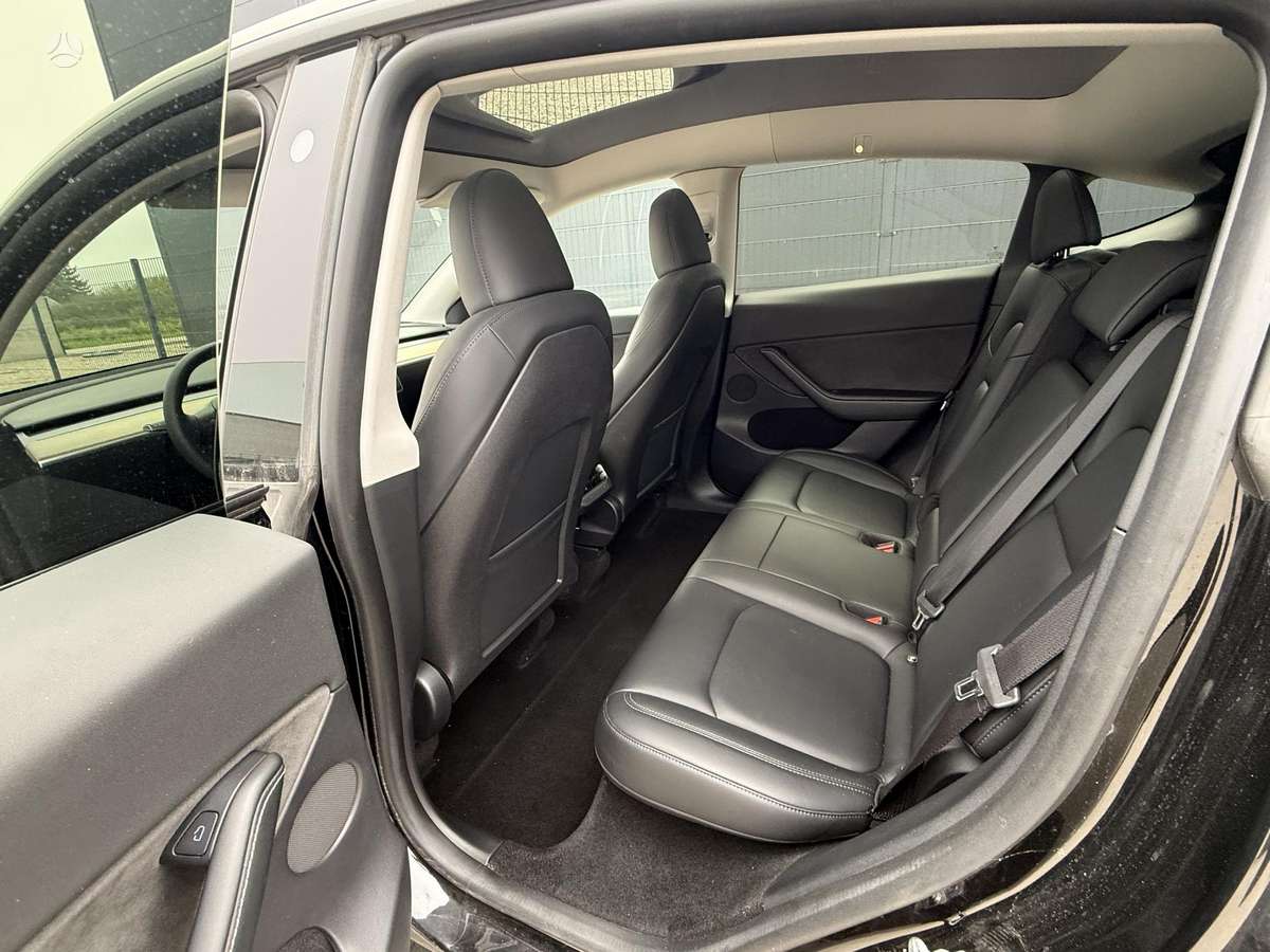 Tesla Model Y, 60 кВт·ч, Минивэн