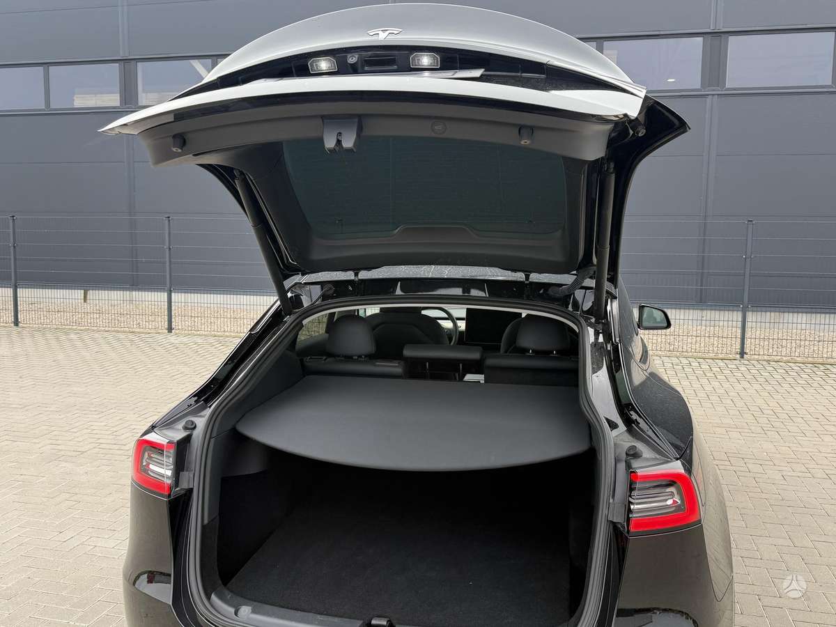 Tesla Model Y, 60 кВт·ч, Минивэн