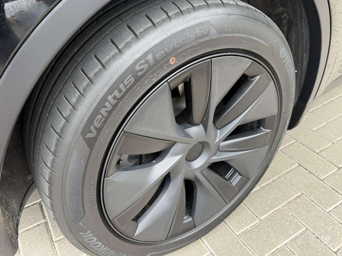 Tesla Model Y, 60 кВт·ч, Минивэн