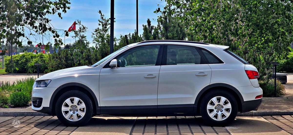 Audi Q3, 2.0 l., off-road / crossover