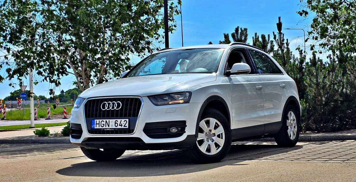 Audi Q3, 2.0 l., off-road / crossover