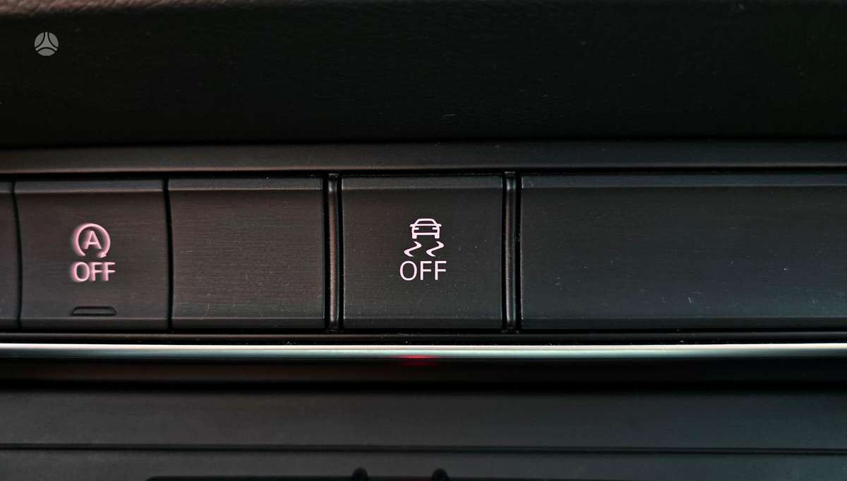 Audi Q3, 2.0 l., off-road / crossover