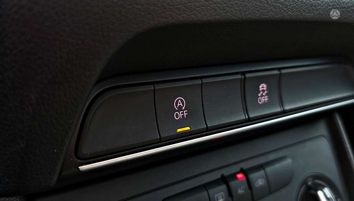Audi Q3, 2.0 l., off-road / crossover