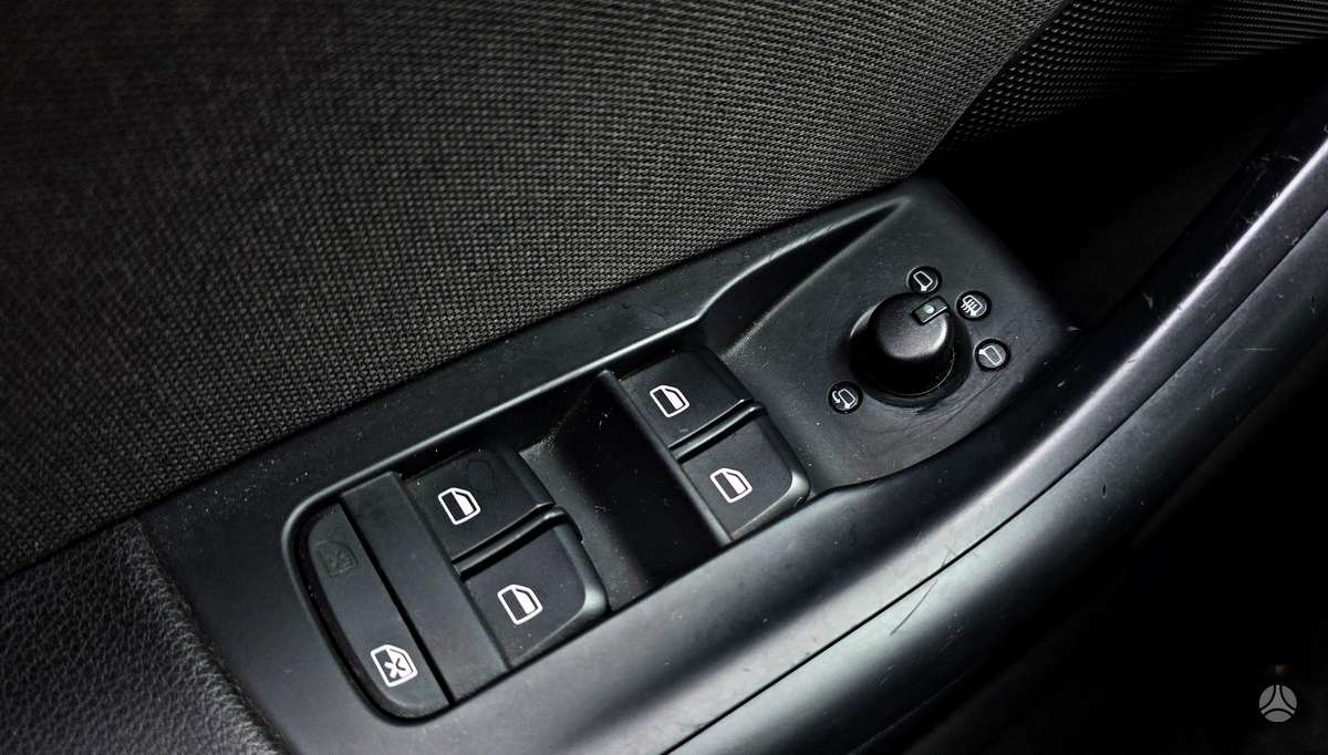 Audi Q3, 2.0 l., off-road / crossover