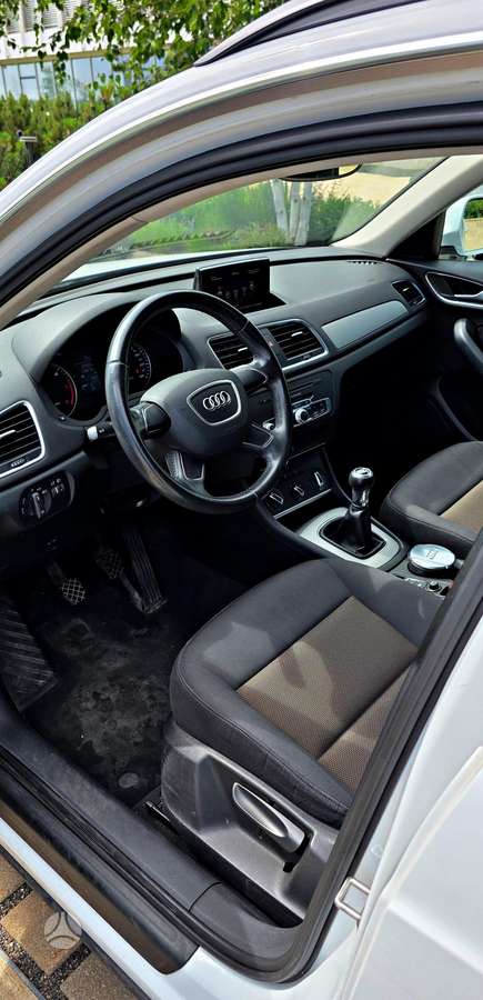 Audi Q3, 2.0 l., off-road / crossover