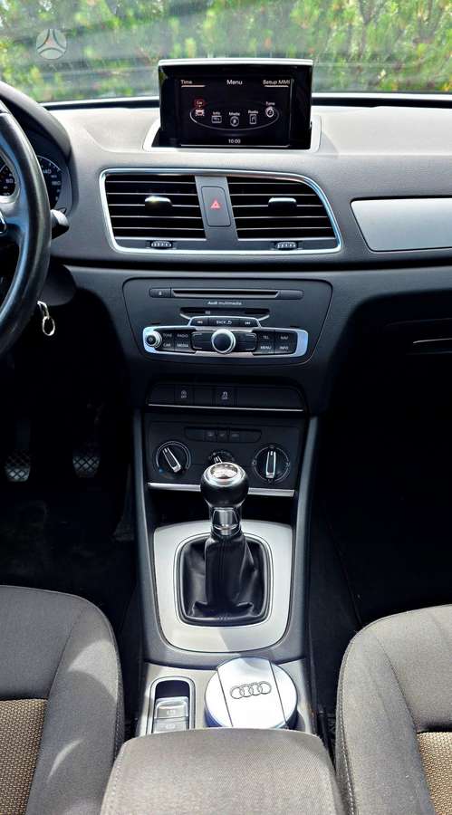 Audi Q3, 2.0 l., off-road / crossover