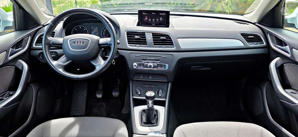 Audi Q3, 2.0 l., off-road / crossover