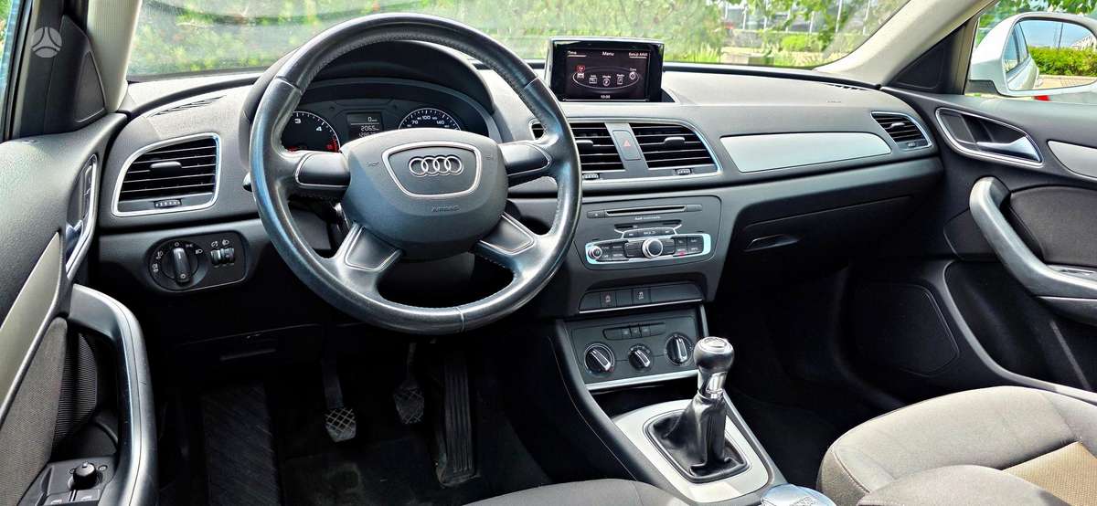 Audi Q3, 2.0 l., off-road / crossover