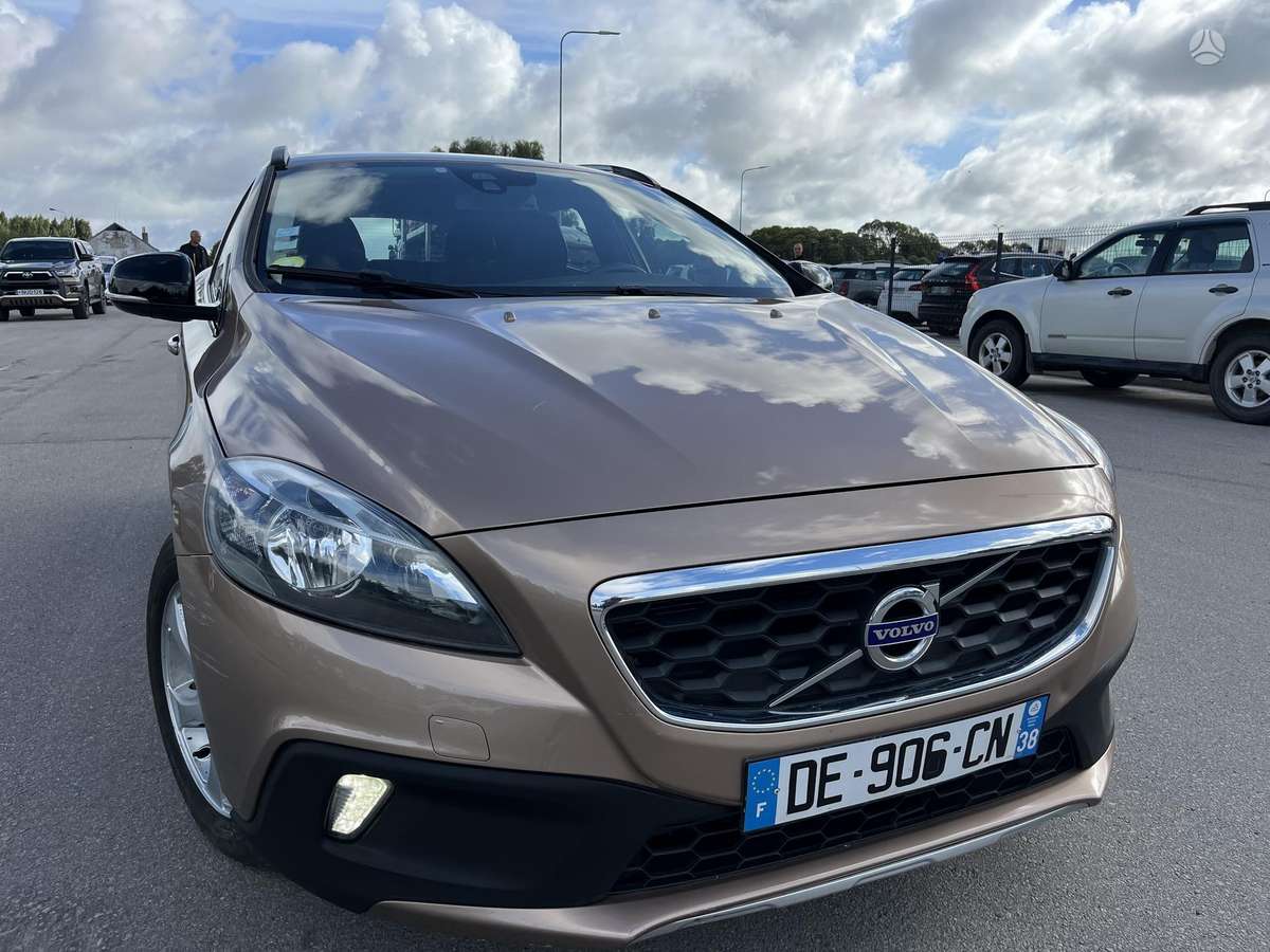 Volvo V40 Cross Country - 1