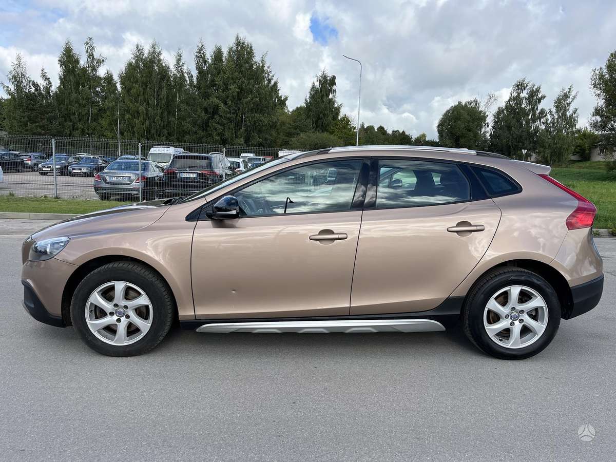 Volvo V40 Cross Country - 4