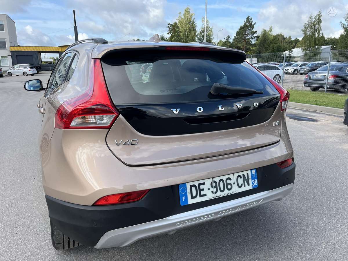 Volvo V40 Cross Country - 6