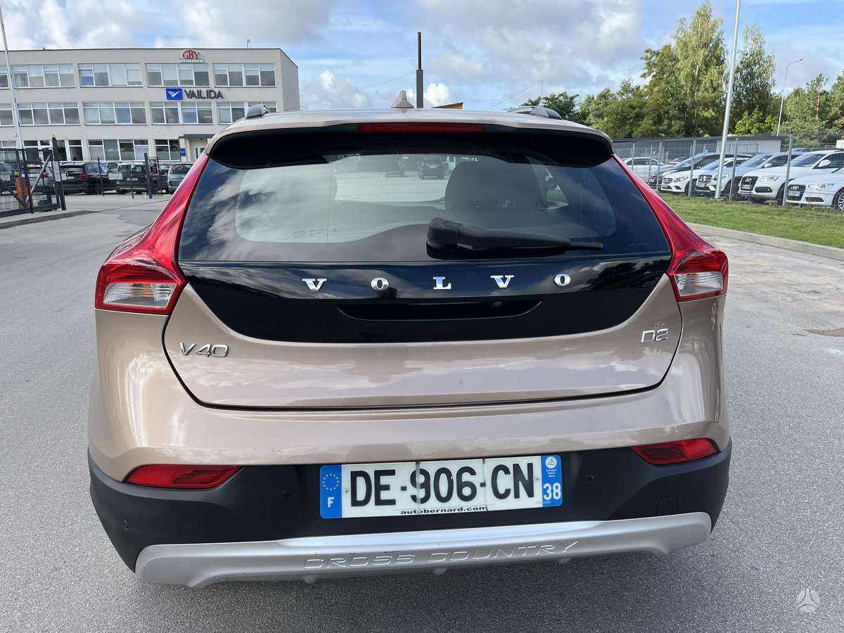 Volvo V40 Cross Country - 8