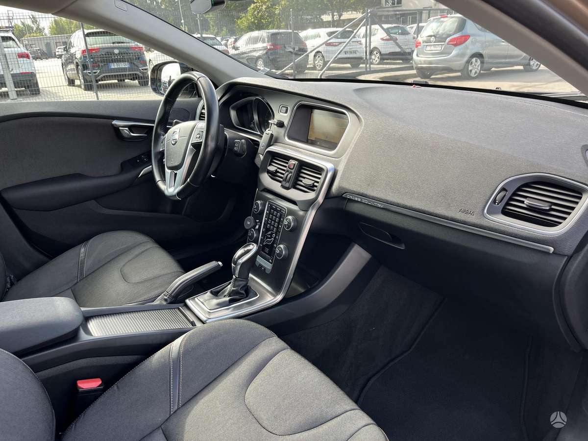 Volvo V40 Cross Country - 9