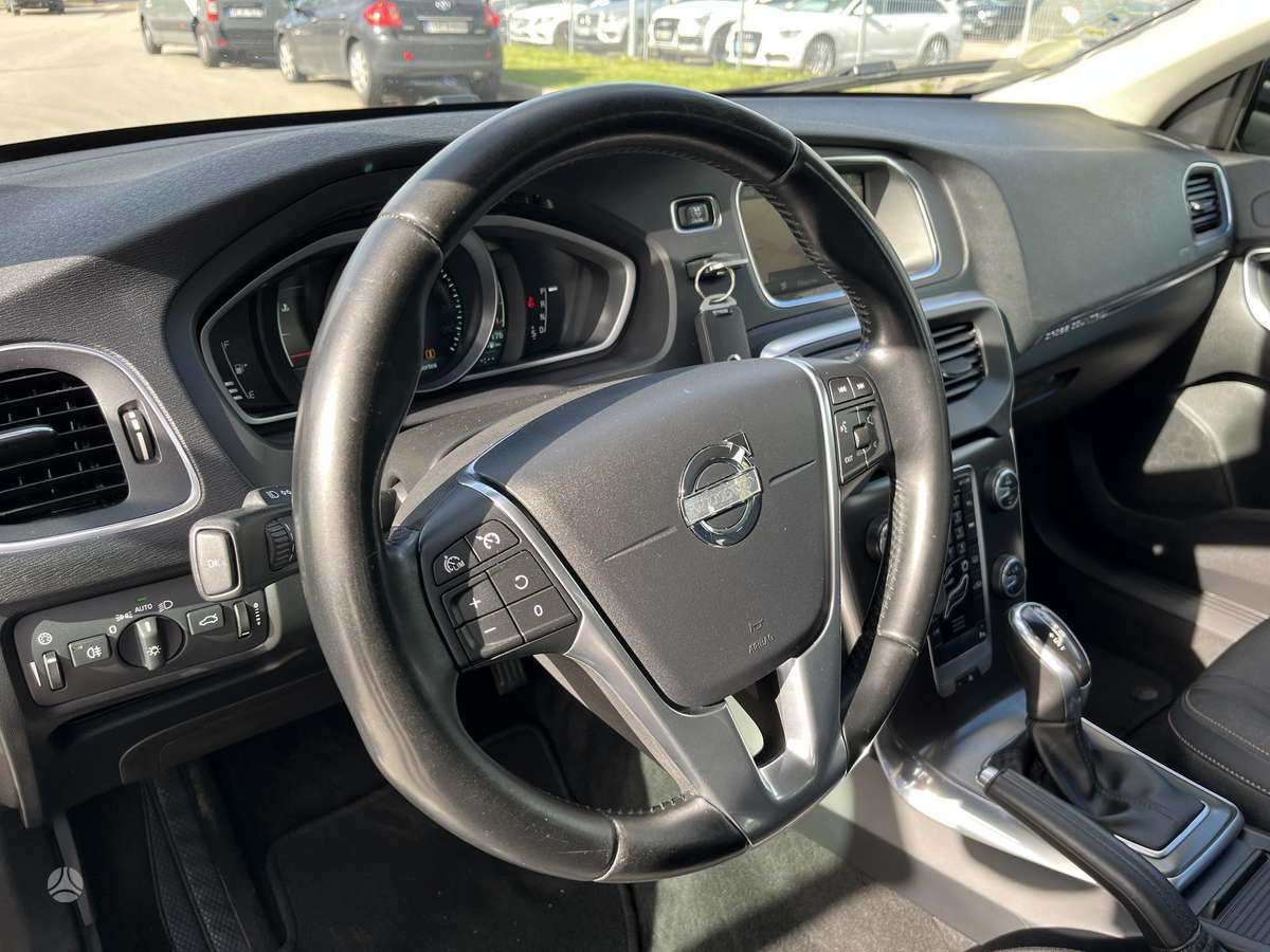 Volvo V40 Cross Country - 11