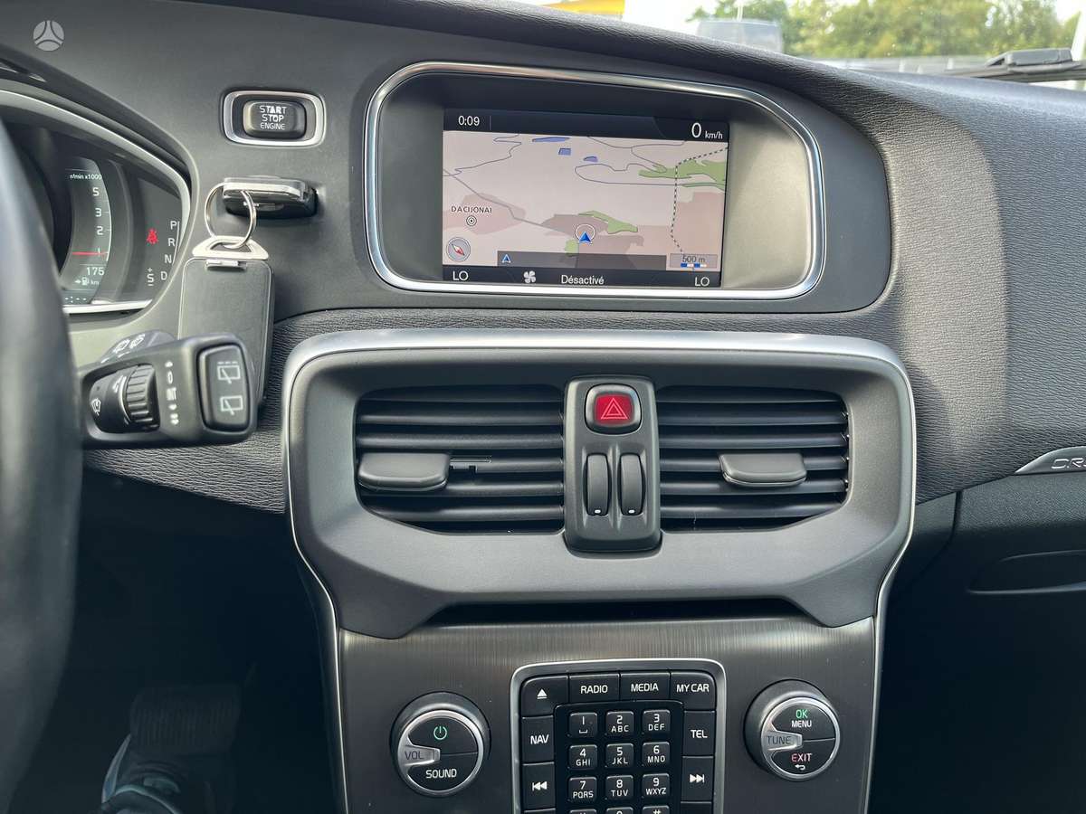 Volvo V40 Cross Country - 12