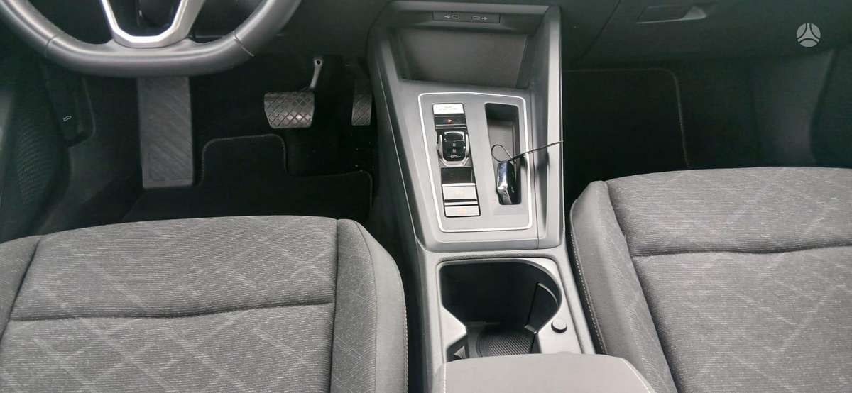 Volkswagen Golf - 11