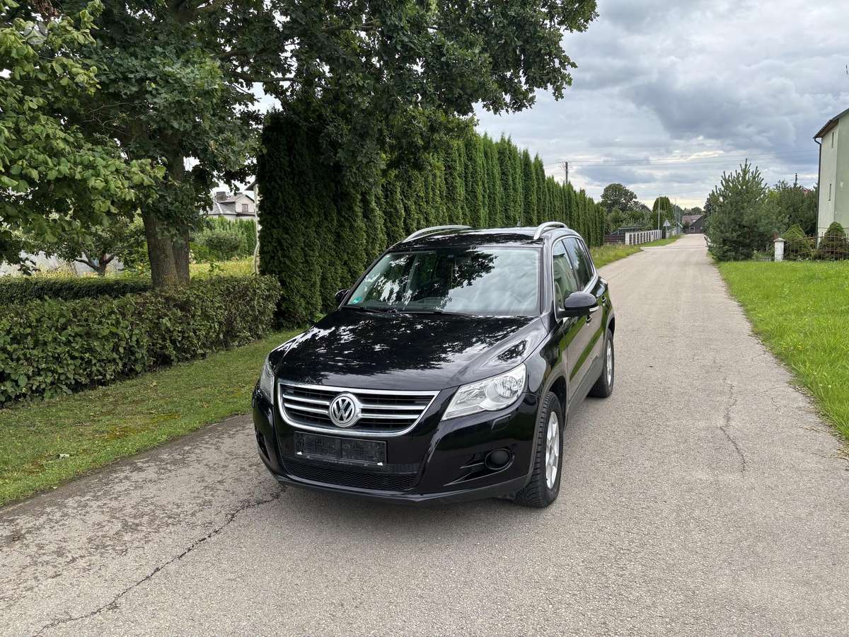 Volkswagen Tiguan - 1