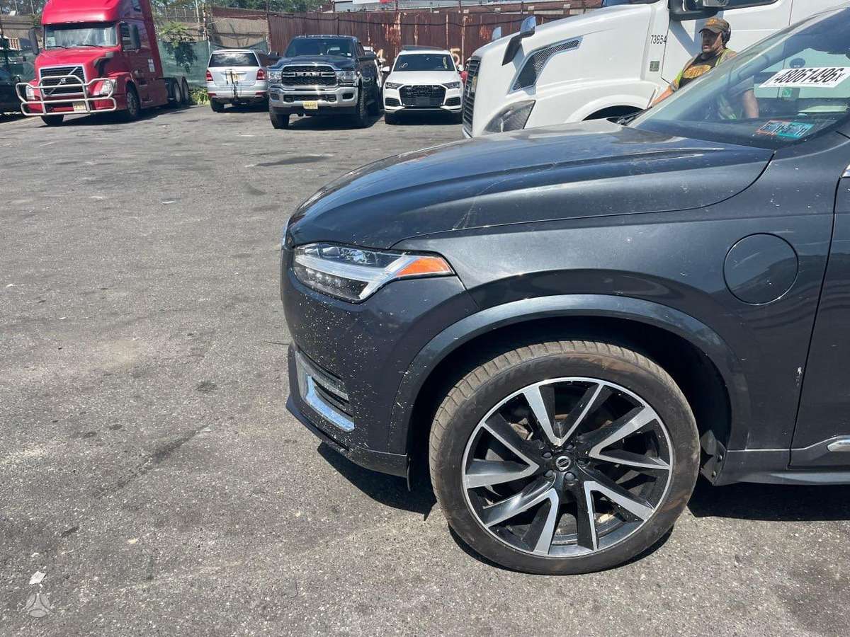 Volvo XC90 - 2
