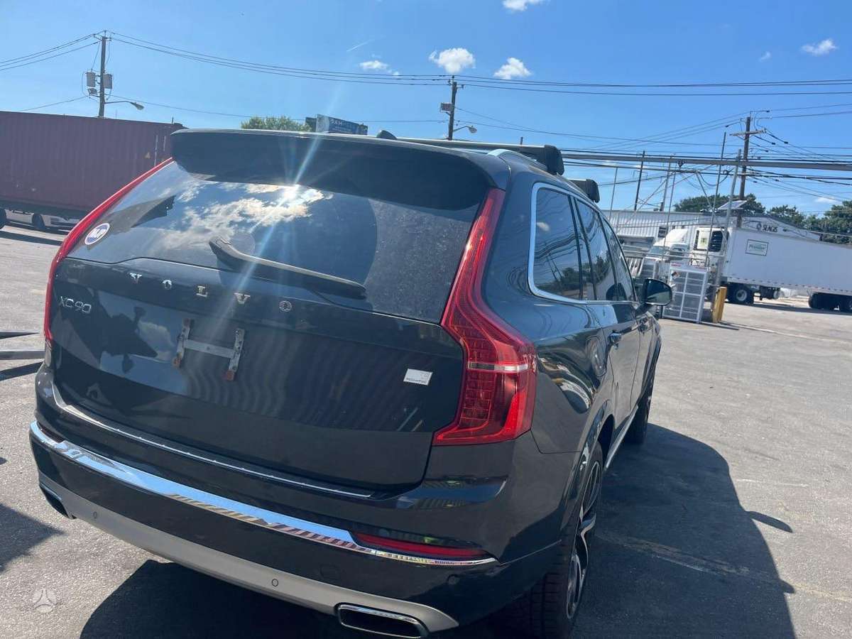 Volvo XC90 - 8