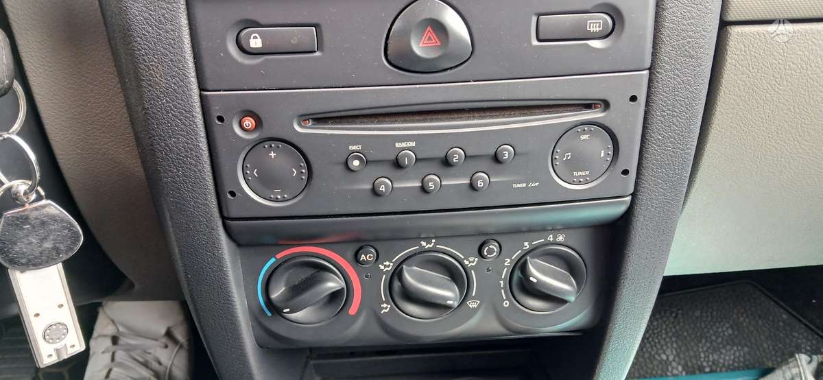 Renault Clio - 11