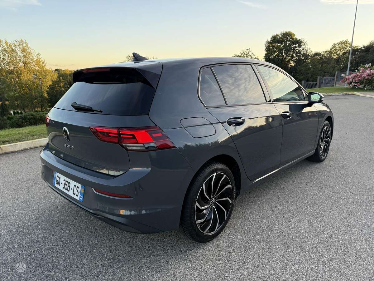 Volkswagen Golf - 8