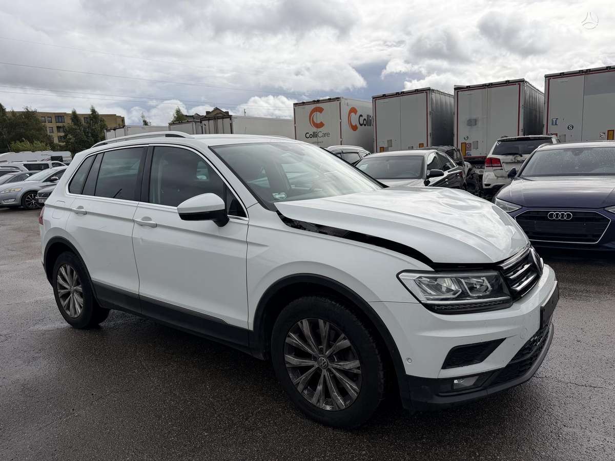 Volkswagen Tiguan - 1