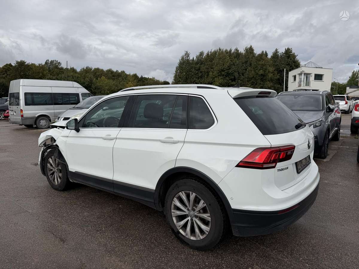 Volkswagen Tiguan - 4