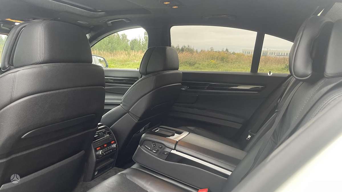 BMW 740, 3.0 l., Седан