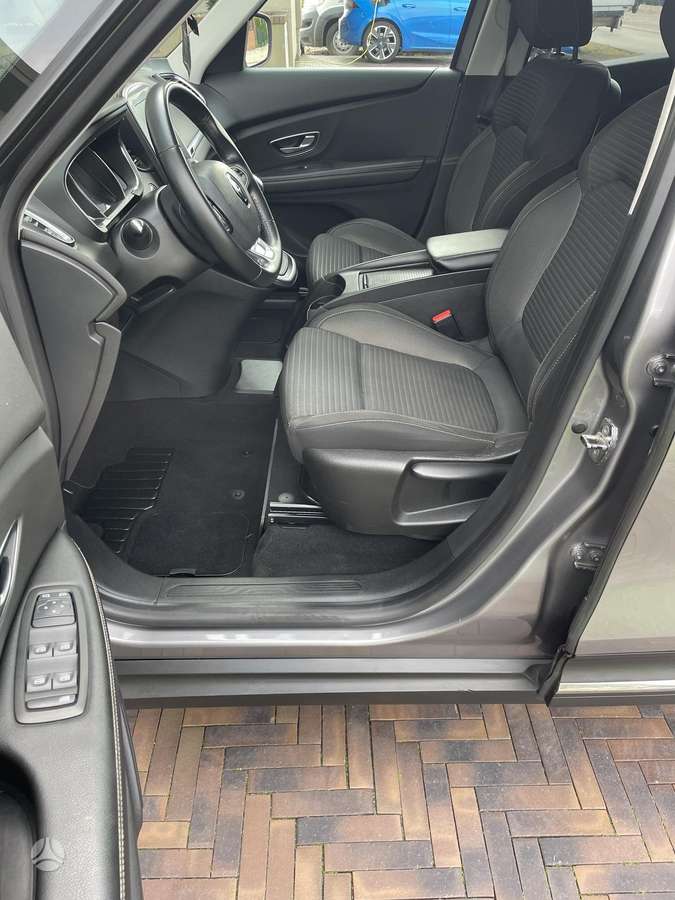 Renault Grand Scenic - 11