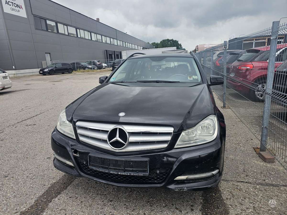Mercedes-Benz C220