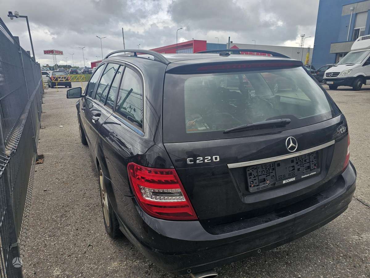 Mercedes-Benz C220
