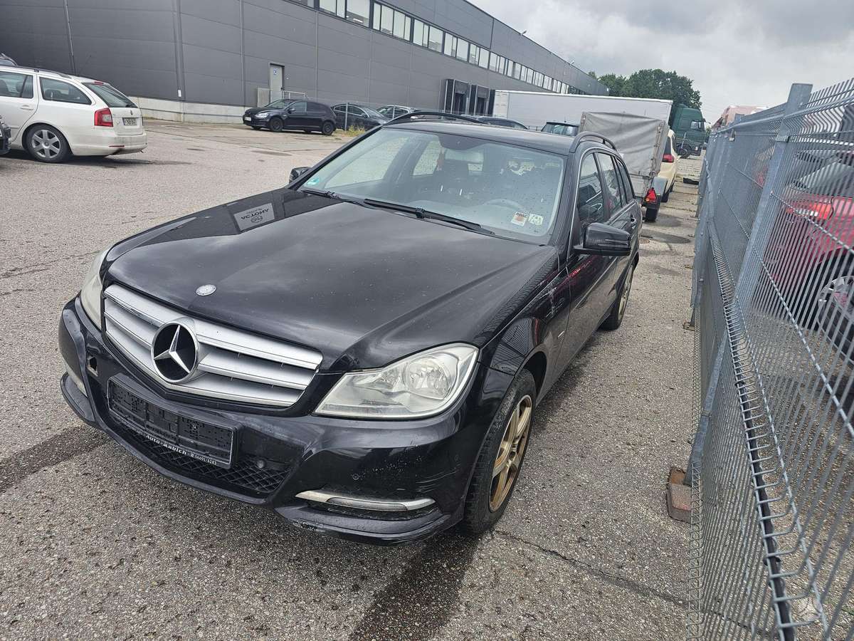 Mercedes-Benz C220