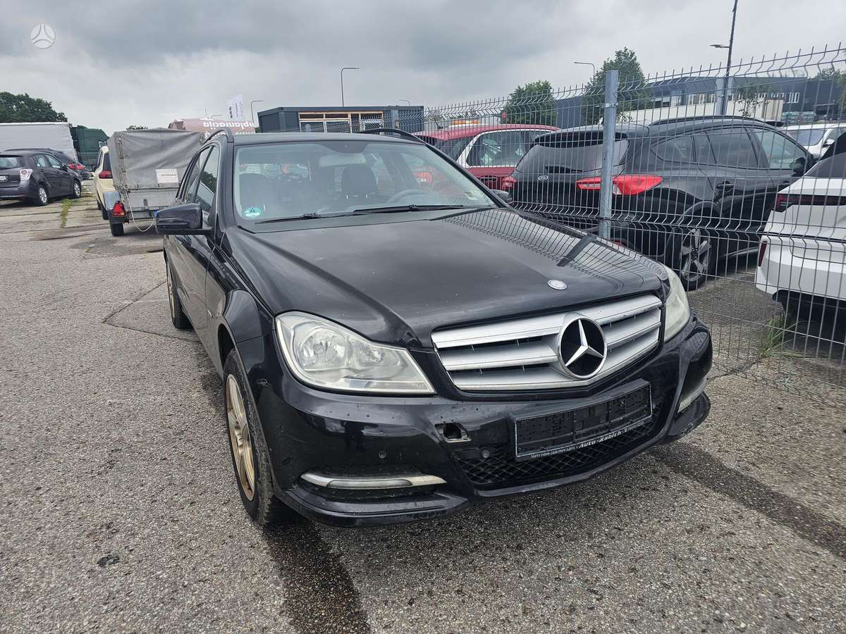 Mercedes-Benz C220
