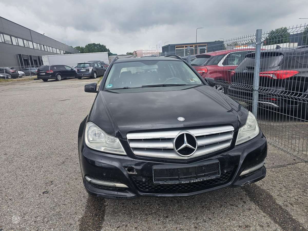 Mercedes-Benz C220