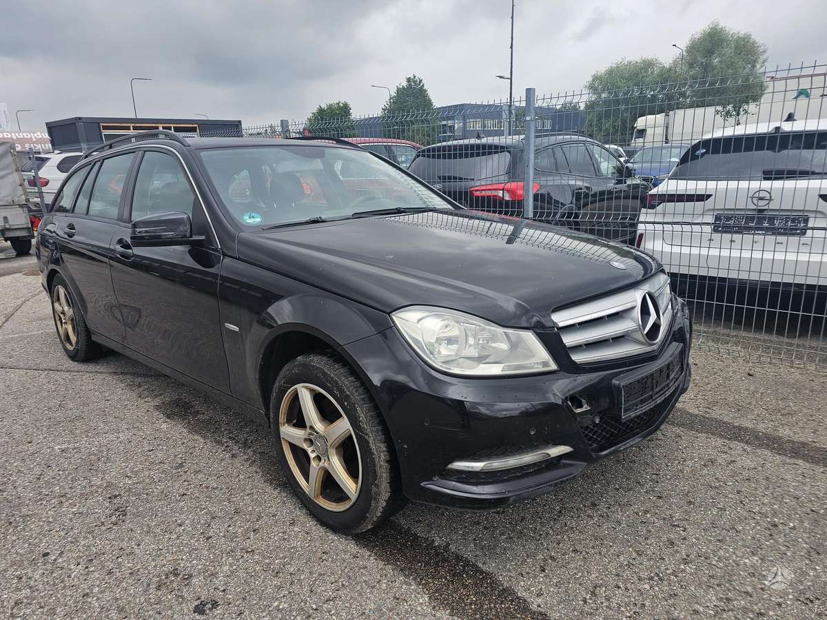 Mercedes-Benz C220