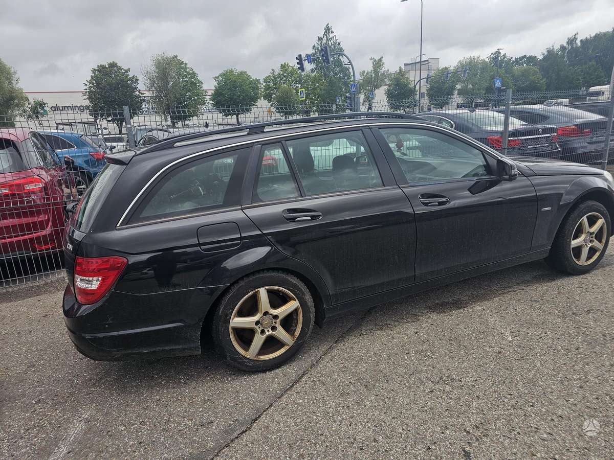 Mercedes-Benz C220