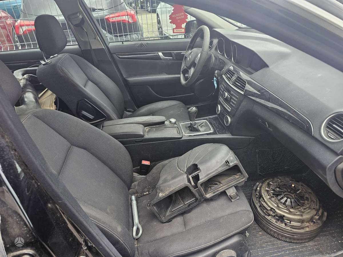 Mercedes-Benz C220