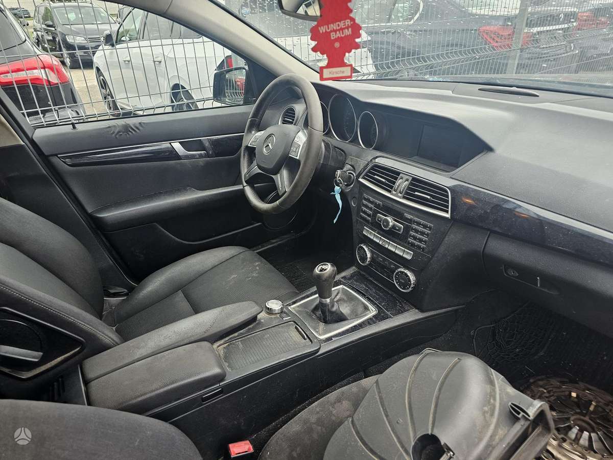 Mercedes-Benz C220