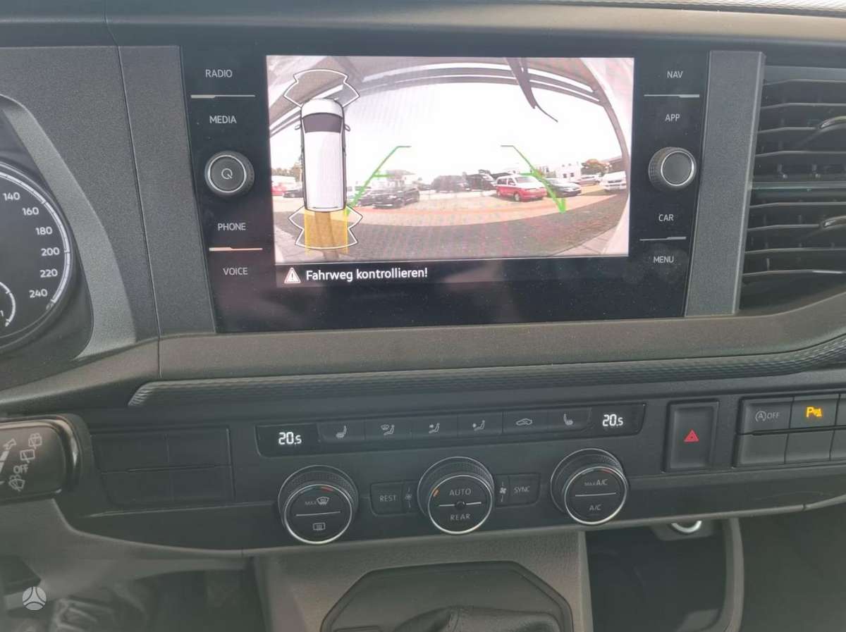 Volkswagen Caravelle - 9