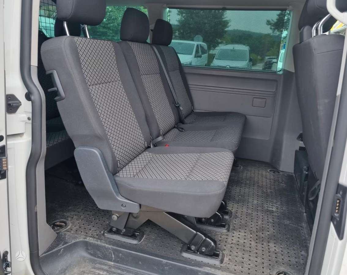Volkswagen Caravelle - 11
